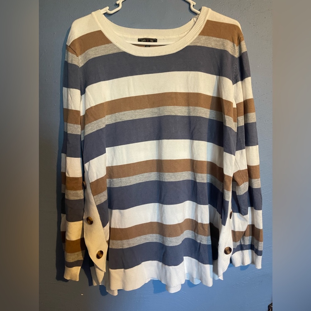 Beautiful tri colored scooped bottom sweater from Lety Me size 2x